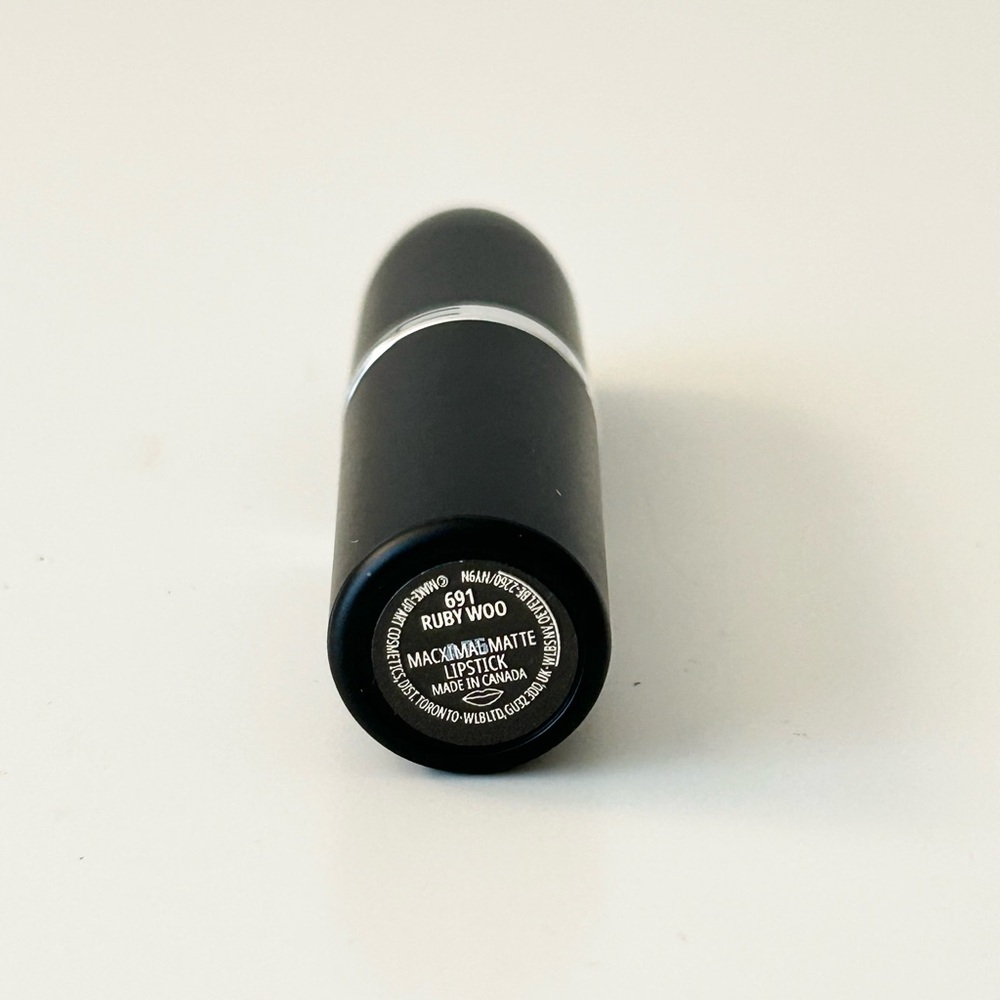 🌸MAC COSMETICS MACximal Silky Matte 12HR Wear Lipstick Ruby Woo Full Size 3.4 g - Picture 4 of 10